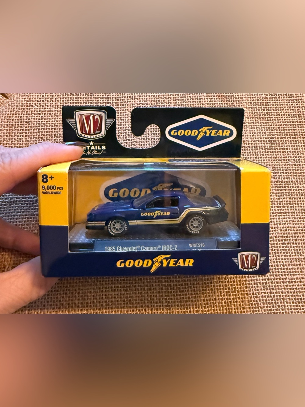 Machine Goodyear Blue 1985 Chevrolet Camaro IROC-Z Toy Car